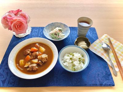 ロール豚肉のシチュー新玉ねぎときゅうりとカニ棒のサラダ豆ご飯香の物#ぶどうの木 #ぶどうの木デイサービス #デイサービス #通所介護 #地域密着型 #地域密着型通所介護 #通所サービス #予防介護 #予防専門型通所サービス #介護 #介護事業 #高齢者 #要介護 #要支援 #健康 #福祉 #西宮市 #西宮 #みやっこケアノート #手作りランチ #あなたの大切な一日をここで #デイサービスの一日 ぶどうの木 デイサービス from Instagram