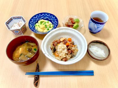 [中華おこわマグロとアボカドの和え物えんどう豆の卵とじ長芋とみょうがの酢の物味噌汁香の物#ぶどうの木 #ぶどうの木デイサービス #デイサービス #通所介護 #地域密着型 #地域密着型通所介護 #通所サービス #予防介護 #予防専門型通所サービス #介護 #介護事業 #高齢者 #要介護 #要支援 #健康 #福祉 #西宮市 #西宮 #みやっこケアノート #手作りランチ #あなたの大切な一日をここで #デイサービスの一日]