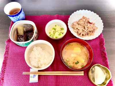 豚肉の生姜焼きえんどう豆の卵とじ茄子の煮物味噌汁香の物#ぶどうの木 #ぶどうの木デイサービス #デイサービス #通所介護 #地域密着型 #地域密着型通所介護 #通所サービス #予防介護 #予防専門型通所サービス #介護 #介護事業 #高齢者 #要介護 #要支援 #健康 #福祉 #西宮市 #西宮 #みやっこケアノート #手作りランチ #あなたの大切な一日をここで #デイサービスの一日 ぶどうの木 デイサービス from Instagram