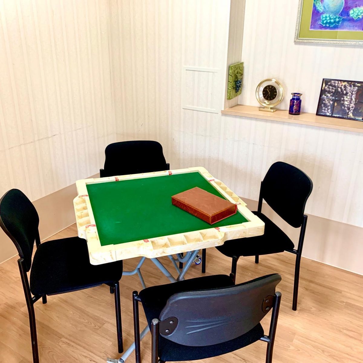 麻雀部屋(相談室)毎週土曜日は麻雀教室を開催しています。麻雀卓が2卓あります️ #ぶどうの木 #ぶどうの木デイサービス #デイサービス #通所介護 #地域密着型 #地域密着型通所介護 #通所サービス #予防介護 #予防専門型通所サービス #介護 #介護事業 #高齢者 #要介護 #要支援 #健康 #福祉 #西宮市 #西宮 #みやっこケアノート #手作りランチ #あなたの大切な一日をここで #デイサービスの一日 ぶどうの木 デイサービス from Instagram