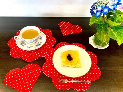 紅茶とパイナップルケーキ(上にはプルーンがのっています。) #ぶどうの木 #ぶどうの木デイサービス #デイサービス #通所介護 #地域密着型 #地域密着型通所介護 #通所サービス #予防介護 #予防専門型通所サービス #介護 #介護事業 #高齢者 #要介護 #要支援 #健康 #福祉 #西宮市 #西宮 #みやっこケアノート #手作りランチ #あなたの大切な一日をここで #デイサービスの一日 ぶどうの木 デイサービス from Instagram