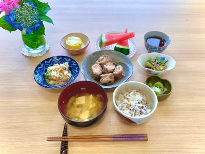 野菜の肉巻卯の花水茄子の浅漬け蒸しコーン十六穀米味噌汁香の物スイカ#ぶどうの木 #ぶどうの木デイサービス #デイサービス #通所介護 #地域密着型 #地域密着型通所介護 #通所サービス #予防介護 #予防専門型通所サービス #介護 #介護事業 #高齢者 #要介護 #要支援 #健康 #福祉 #西宮市 #西宮 #みやっこケアノート #手作りランチ #あなたの大切な一日をここで #デイサービスの一日 ぶどうの木 デイサービス from Instagram