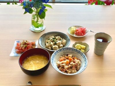 中華おこわ麻婆豆腐トマトサラダコーンスープ香の物デザートスイカとゴールデンキウイ🥝 #ぶどうの木 #ぶどうの木デイサービス #デイサービス #通所介護 #地域密着型 #地域密着型通所介護 #通所サービス #予防介護 #予防専門型通所サービス #介護 #介護事業 #高齢者 #要介護 #要支援 #健康 #福祉 #西宮市 #西宮 #みやっこケアノート #手作りランチ #あなたの大切な一日をここで #デイサービスの一日#愛 ぶどうの木 デイサービス from Instagram