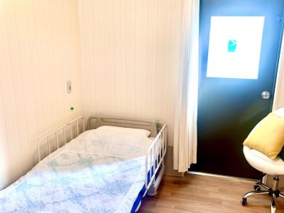 静養室急な体調の変化や、食後に横になられたい時などに、お使いいただけます。ベット二床ご用意しております。#ぶどうの木 #ぶどうの木デイサービス #デイサービス #通所介護 #地域密着型 #地域密着型通所介護 #通所サービス #予防介護 #予防専門型通所サービス #介護 #介護事業 #高齢者 #要介護 #要支援 #健康 #福祉 #西宮市 #西宮 #みやっこケアノート #手作りランチ #あなたの大切な一日をここで #デイサービスの一日 ぶどうの木 デイサービス from Instagram