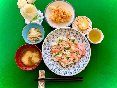 鮭寿司かき揚げ白茄子のゴマ酢和えコーンかぶらとあげ、ニラの味噌汁デザートは、スイカとヨーグルトでした。#ぶどうの木 #ぶどうの木デイサービス #デイサービス #通所介護 #地域密着型 #地域密着型通所介護 #通所サービス #予防介護 #予防専門型通所サービス #介護 #介護事業 #高齢者 #要介護 #要支援 #健康 #福祉 #西宮市 #西宮 #みやっこケアノート #手作りランチ #あなたの大切な一日をここで #デイサービスの一日 #西宮市のデイサービス #西宮のデイサービス ぶどうの木 デイサービス from Instagram