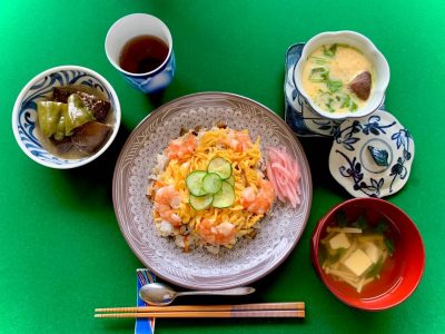 ばら寿司茶碗蒸し茄子とピーマンの味噌煮吸い物#ぶどうの木 #ぶどうの木デイサービス #デイサービス #通所介護 #地域密着型 #地域密着型通所介護 #通所サービス #予防介護 #予防専門型通所サービス #介護 #介護事業 #高齢者 #要介護 #要支援 #健康 #福祉 #西宮市 #西宮 #みやっこケアノート #手作りランチ #あなたの大切な一日をここで #デイサービスの一日 #西宮市のデイサービス #西宮のデイサービス ぶどうの木 デイサービス from Instagram