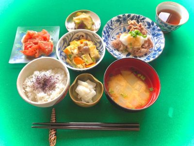 揚げ豚肉の大根おろしかけ高野豆腐の卵とじトマトサラダ水茄子とみょうがの浅漬けとうがんの味噌汁香の物デザートは、ミックスジュースでした。#ぶどうの木 #ぶどうの木デイサービス #デイサービス #通所介護 #地域密着型 #地域密着型通所介護 #通所サービス #予防介護 #予防専門型通所サービス #介護 #介護事業 #高齢者 #要介護 #要支援 #健康 #福祉 #西宮市 #西宮 #みやっこケアノート #手作りランチ #あなたの大切な一日をここで #デイサービスの一日 #西宮市のデイサービス #西宮のデイサービス ぶどうの木 デイサービス from Instagram