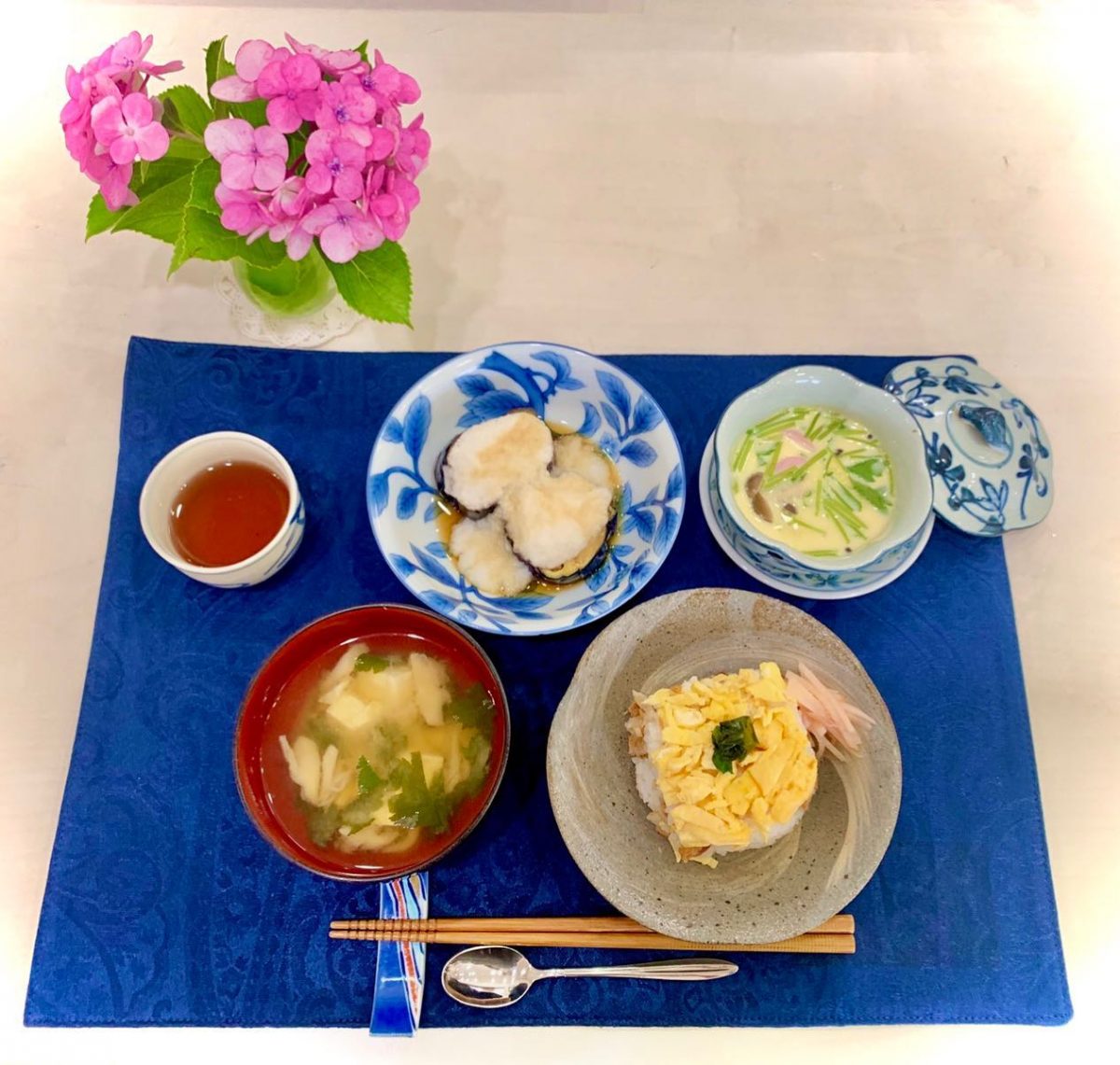 ツナの押し寿司茶碗蒸し揚げなすのとろろかけ味噌汁#ぶどうの木 #ぶどうの木デイサービス #デイサービス #通所介護 #地域密着型 #地域密着型通所介護 #通所サービス #予防介護 #予防専門型通所サービス #介護 #介護事業 #高齢者 #要介護 #要支援 #健康 #福祉 #西宮市 #西宮 #みやっこケアノート #手作りランチ #あなたの大切な一日をここで #デイサービスの一日 #西宮市のデイサービス #西宮のデイサービス ぶどうの木 デイサービス from Instagram