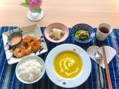 シーフード(えび、鱈)のフライかぼちゃのポタージュスープ白茄子の胡麻酢和え万願寺唐辛子のおかか炒め#ぶどうの木 #ぶどうの木デイサービス #デイサービス #通所介護 #地域密着型 #地域密着型通所介護 #通所サービス #予防介護 #予防専門型通所サービス #介護 #介護事業 #高齢者 #要介護 #要支援 #健康 #福祉 #西宮市 #西宮 #みやっこケアノート #手作りランチ #あなたの大切な一日をここで #デイサービスの一日 #西宮市のデイサービス #西宮のデイサービス ぶどうの木 デイサービス from Instagram