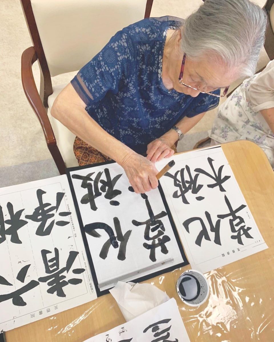習字の時間#ぶどうの木 #ぶどうの木デイサービス #デイサービス #通所介護 #地域密着型 #地域密着型通所介護 #通所サービス #予防介護 #予防専門型通所サービス #介護 #介護事業 #高齢者 #要介護 #要支援 #健康 #福祉 #西宮市 #西宮 #みやっこケアノート #手作りランチ #あなたの大切な一日をここで #デイサービスの一日 #西宮市のデイサービス #西宮のデイサービス ぶどうの木 デイサービス from Instagram