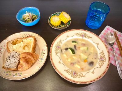 具だくさんシチュー蒸しコーン水なすとみょうがなサラダ焼き立てパン#フリアンド#ぶどうの木 #ぶどうの木デイサービス #デイサービス #通所介護 #地域密着型 #地域密着型通所介護 #通所サービス #予防介護 #予防専門型通所サービス #介護 #介護事業 #高齢者 #要介護 #要支援 #健康 #福祉 #西宮市 #西宮 #みやっこケアノート #手作りランチ #あなたの大切な一日をここで #デイサービスの一日 #西宮市のデイサービス #西宮のデイサービス ぶどうの木 デイサービス from Instagram
