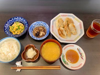 焼き餃子ふわふわニラ卵きのこのサッと煮コーンスープ香の物#ぶどうの木 #ぶどうの木デイサービス #デイサービス #通所介護 #地域密着型 #地域密着型通所介護 #通所サービス #予防介護 #予防専門型通所サービス #介護 #介護事業 #高齢者 #要介護 #要支援 #健康 #福祉 #西宮市 #西宮 #みやっこケアノート #手作りランチ #あなたの大切な一日をここで #デイサービスの一日 #西宮市のデイサービス #西宮のデイサービス ぶどうの木 デイサービス from Instagram