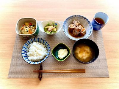 野菜の肉巻き高野豆腐の卵とじ水なす、みょうが、きゅうりの酢の物味噌汁香の物#ぶどうの木 #ぶどうの木デイサービス #デイサービス #通所介護 #地域密着型 #地域密着型通所介護 #通所サービス #予防介護 #予防専門型通所サービス #介護 #介護事業 #高齢者 #要介護 #要支援 #健康 #福祉 #西宮市 #西宮 #みやっこケアノート #手作りランチ #あなたの大切な一日をここで #デイサービスの一日 #西宮市のデイサービス #西宮のデイサービス#愛 #越水町 ぶどうの木 デイサービス from Instagram