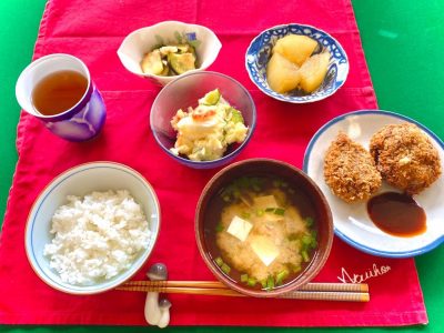 ミンチカツポテトサラダ冬瓜の煮物水茄子の生姜酢和え味噌汁#ぶどうの木 #ぶどうの木デイサービス #デイサービス #通所介護 #地域密着型 #地域密着型通所介護 #通所サービス #予防介護 #予防専門型通所サービス #介護 #介護事業 #高齢者 #要介護 #要支援 #健康 #福祉 #西宮市 #西宮 #みやっこケアノート #手作りランチ #あなたの大切な一日をここで #デイサービスの一日 #西宮市のデイサービス #西宮のデイサービス#愛 #越水町 #手料理 ぶどうの木 デイサービス from Instagram