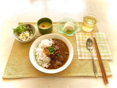ハヤシライスサラダ手作り豆腐デザート　梨#ぶどうの木 #ぶどうの木デイサービス #デイサービス #通所介護 #地域密着型 #地域密着型通所介護 #通所サービス #予防介護 #予防専門型通所サービス #介護 #介護事業 #高齢者 #要介護 #要支援 #健康 #福祉 #西宮市 #西宮 #みやっこケアノート #手作りランチ #あなたの大切な一日をここで #デイサービスの一日 #西宮市のデイサービス #西宮のデイサービス#愛 #越水町 #手料理 ぶどうの木 デイサービス from Instagram
