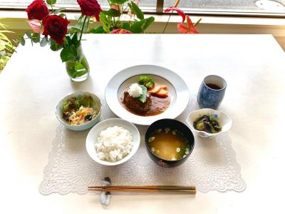 ハンバーグ大根おろし添え春雨サラダナスの煮物味噌汁#ぶどうの木 #ぶどうの木デイサービス #デイサービス #通所介護 #地域密着型 #地域密着型通所介護 #通所サービス #予防介護 #予防専門型通所サービス #介護 #介護事業 #高齢者 #要介護 #要支援 #健康 #福祉 #西宮市 #西宮 #みやっこケアノート #手作りランチ #あなたの大切な一日をここで #デイサービスの一日 #西宮市のデイサービス #西宮のデイサービス#愛 #越水町 #手料理 ぶどうの木 デイサービス from Instagram