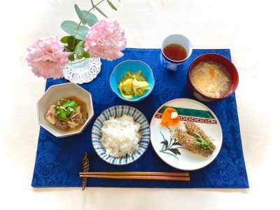 ごまイワシ肉豆腐酢の物味噌汁#ぶどうの木 #ぶどうの木デイサービス #デイサービス #通所介護 #地域密着型 #地域密着型通所介護 #通所サービス #予防介護 #予防専門型通所サービス #介護 #介護事業 #高齢者 #要介護 #要支援 #健康 #福祉 #西宮市 #西宮 #みやっこケアノート #手作りランチ #あなたの大切な一日をここで #デイサービスの一日 #西宮市のデイサービス #西宮のデイサービス#愛 #越水町 #手料理 ぶどうの木 デイサービス from Instagram