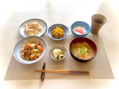 中華おこわエビとりんご、梨のマヨネーズ和え長芋の酢の物かぼちゃの和え物香の物中華スープ#ぶどうの木 #ぶどうの木デイサービス #デイサービス #通所介護 #地域密着型 #地域密着型通所介護 #通所サービス #予防介護 #予防専門型通所サービス #介護 #介護事業 #高齢者 #要介護 #要支援 #健康 #福祉 #西宮市 #西宮 #みやっこケアノート #手作りランチ #あなたの大切な一日をここで #デイサービスの一日 #西宮市のデイサービス #西宮のデイサービス#愛 #越水町 #手料理 ぶどうの木 デイサービス from Instagram