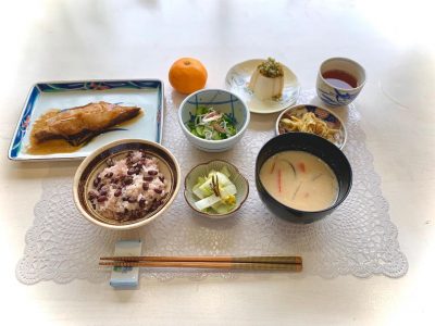 赤飯かれいの煮付け四方竹の炒め煮“だし"のせ冷奴きゅうりとしらす、みょうがの酢の物香の物かす汁#ぶどうの木 #ぶどうの木デイサービス #デイサービス #通所介護 #地域密着型 #地域密着型通所介護 #通所サービス #予防介護 #予防専門型通所サービス #介護 #介護事業 #高齢者 #要介護 #要支援 #健康 #福祉 #西宮市 #西宮 #みやっこケアノート #手作りランチ #あなたの大切な一日をここで #デイサービスの一日 #西宮市のデイサービス #西宮のデイサービス#愛 #越水町 #手料理 ぶどうの木 デイサービス from Instagram
