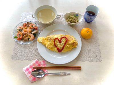 オムライス揚げ魚やエビのサラダさつまいもとレーズンのサラダオニオンスープみかん#ぶどうの木 #ぶどうの木デイサービス #デイサービス #通所介護 #地域密着型 #地域密着型通所介護 #通所サービス #予防介護 #予防専門型通所サービス #介護 #介護事業 #高齢者 #要介護 #要支援 #健康 #福祉 #西宮市 #西宮 #みやっこケアノート #手作りランチ #あなたの大切な一日をここで #デイサービスの一日 #西宮市のデイサービス #西宮のデイサービス#愛 #越水町 #手料理 ぶどうの木 デイサービス from Instagram