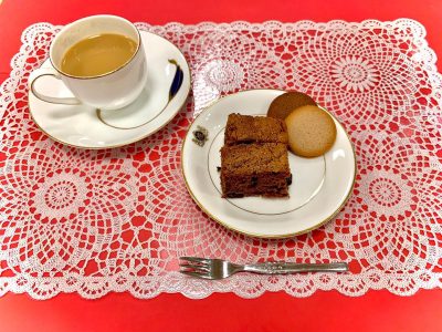 手作りブラウニーケーキとクッキー️#ぶどうの木 #ぶどうの木デイサービス #デイサービス #通所介護 #地域密着型 #地域密着型通所介護 #通所サービス #予防介護 #予防専門型通所サービス #介護 #介護事業 #高齢者 #要介護 #要支援 #健康 #福祉 #西宮市 #西宮 #みやっこケアノート #手作りランチ #あなたの大切な一日をここで #デイサービスの一日 #西宮市のデイサービス #西宮のデイサービス#愛 #越水町 #手料理 ぶどうの木 デイサービス from Instagram