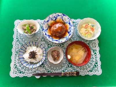 煮込みハンバーグポテトサラダきのこのマリネ広島菜明太みそ汁#ぶどうの木 #ぶどうの木デイサービス #デイサービス #通所介護 #地域密着型 #地域密着型通所介護 #通所サービス #予防介護 #予防専門型通所サービス #介護 #介護事業 #高齢者 #要介護 #要支援 #健康 #福祉 #西宮市 #西宮 #みやっこケアノート #手作りランチ #あなたの大切な一日をここで #デイサービスの一日 #西宮市のデイサービス #西宮のデイサービス#愛 #越水町 #手料理 ぶどうの木 デイサービス from Instagram