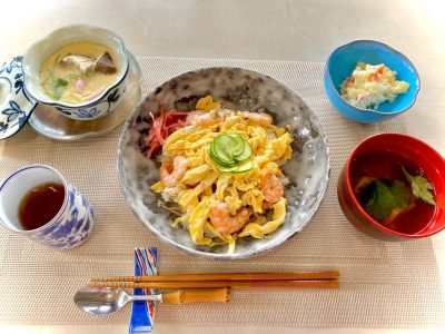 ばら寿司茶碗蒸しポテトサラダ吸い物#ぶどうの木 #ぶどうの木デイサービス #デイサービス #通所介護 #地域密着型 #地域密着型通所介護 #通所サービス #予防介護 #予防専門型通所サービス #介護 #介護事業 #高齢者 #要介護 #要支援 #健康 #福祉 #西宮市 #西宮 #みやっこケアノート #手作りランチ #あなたの大切な一日をここで #デイサービスの一日 #西宮市のデイサービス #西宮のデイサービス#愛 #越水町 #手料理 ぶどうの木 デイサービス from Instagram