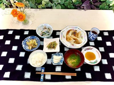 焼き餃子春雨サラダ三度豆のごま和え四方竹のおかか煮香の物コーンと水菜のスープ ぶどうの木 デイサービス from Instagram