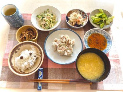 むかごご飯焼売鶏ときゅうりのゴマ酢和えきのこのサッと煮卯の花香の物コーンスープ ぶどうの木 デイサービス from Instagram