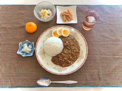 薬膳カレー大根とツナのサラダ柿のゴマ和えらっきょう ぶどうの木 デイサービス from Instagram