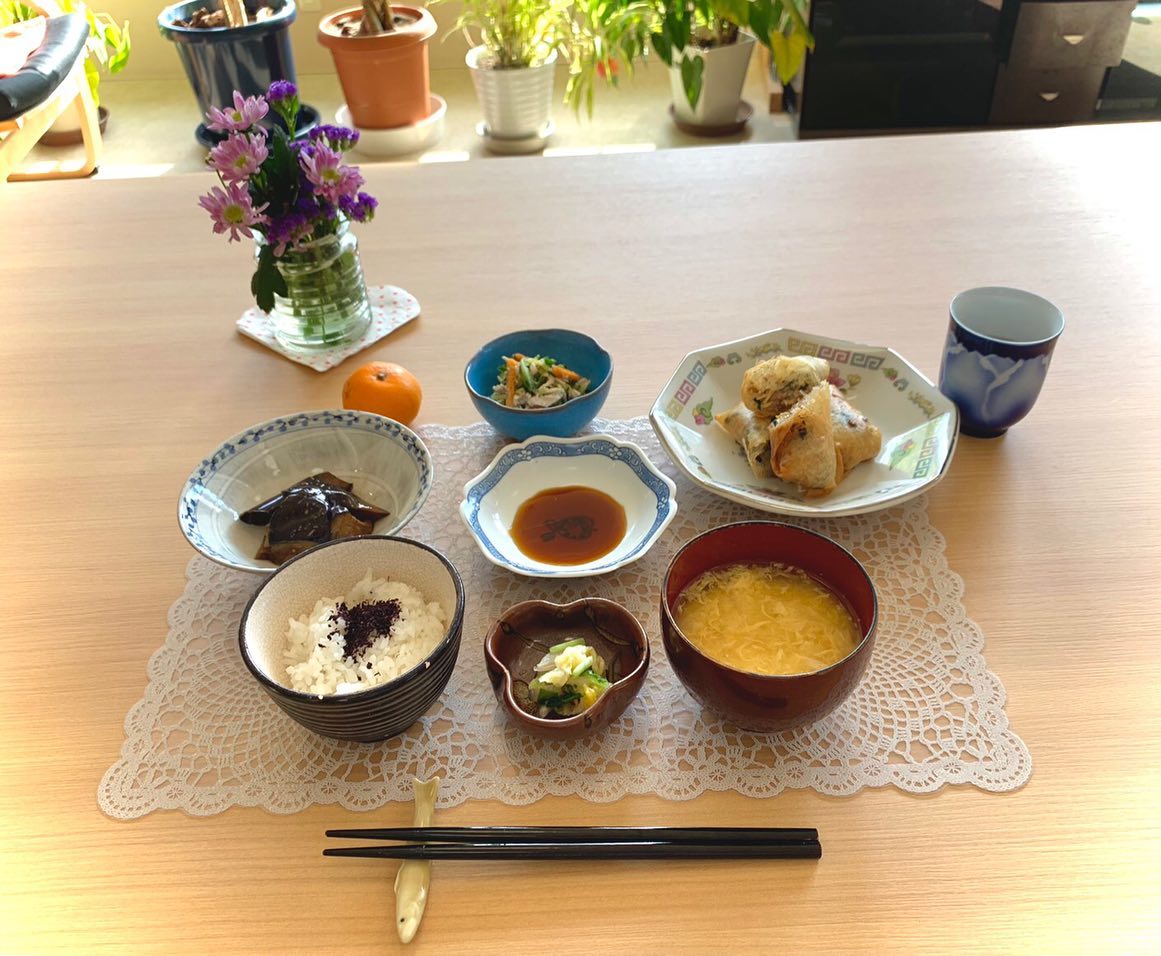 春巻ナスの焼きびたし鶏ときゅうりと柿のゴマ酢和えコーン卵スープ香の物 ぶどうの木 デイサービス From Instagram ぶどうの木 デイサービス 料理自慢のデイサービス 西宮