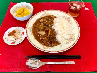 ハヤシライスかぼちゃのサラダ干し柿入り千枚漬 ぶどうの木 デイサービス from Instagram