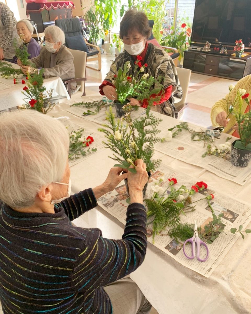 フラワーアレンジメント教室 ぶどうの木 デイサービス from Instagram