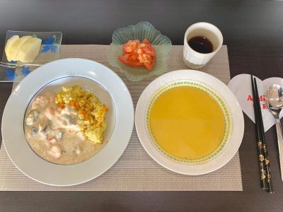えびライスかぼちゃのスープトマトサラダデザートはラフランスです🍐 ぶどうの木 デイサービス from Instagram