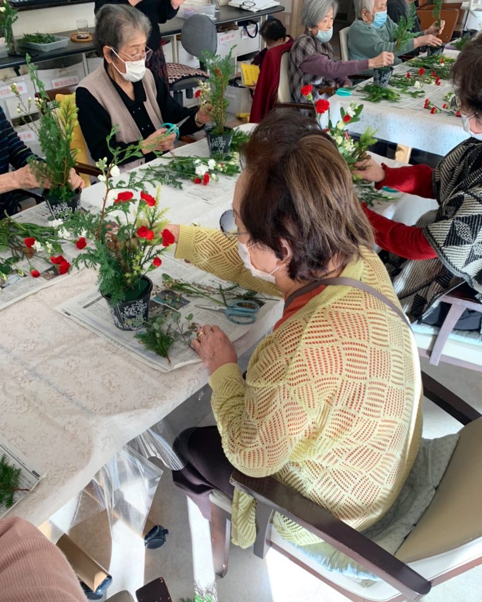 フラワーアレンジメント教室 ぶどうの木 デイサービス from Instagram