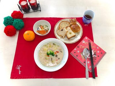 具だくさんシチュースモークサーモンとかぶらのサラダ焼き立てパンいろいろデザート　みかん ぶどうの木 デイサービス from Instagram