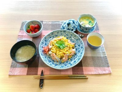 ばら寿司茶碗蒸しとろろの吸い物デザート　いちご ぶどうの木 デイサービス from Instagram