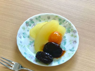 りんごのコンポート、金柑、プルーン ぶどうの木 デイサービス from Instagram