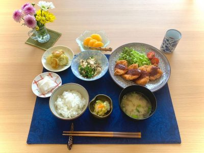 チキンカツ豆腐のサラダ塩バターポテトかぶらの酢の物香の物伊予かんと八朔 ぶどうの木 デイサービス from Instagram