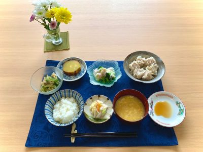 焼売鷄ときゅうりの中華サラダブロッコリーの貝柱、カニあんかけ焼き芋コーンスープ香の物 ぶどうの木 デイサービス from Instagram