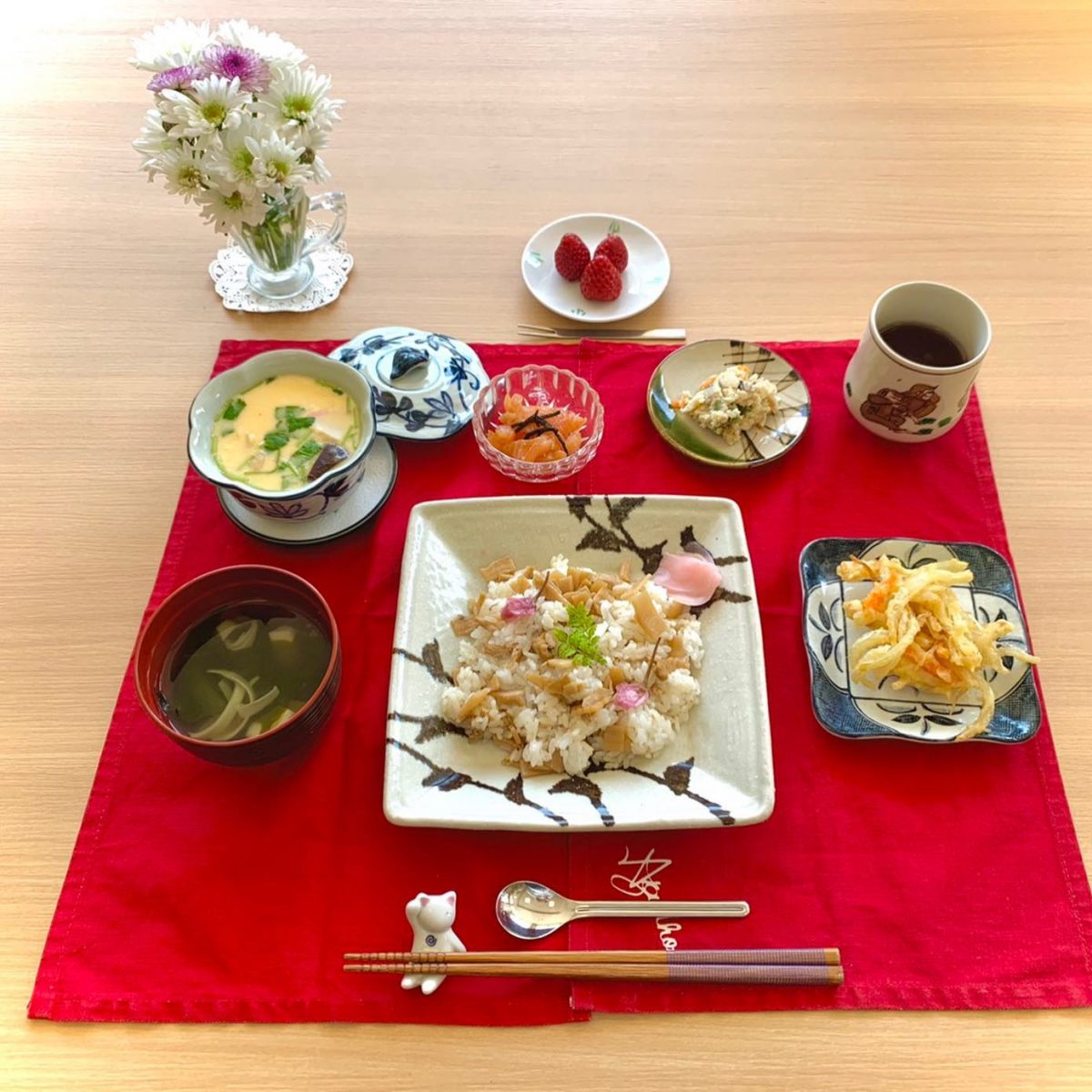 筍寿司茶碗蒸しサーモンの刺身塩昆布和え卯の花かき揚げ若竹の吸い物デザート　苺 ぶどうの木 デイサービス from Instagram