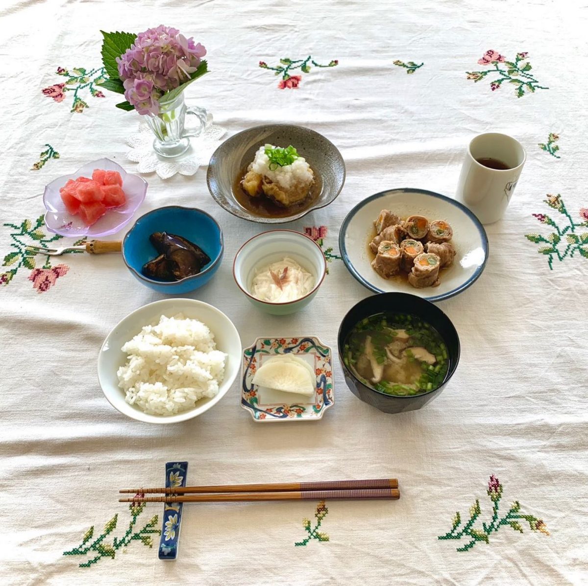 野菜の肉巻いちじくの揚げ出し長芋と茗荷の酢の物ナスの焼き浸し香の物みそ汁デザート　すいか ぶどうの木 デイサービス from Instagram