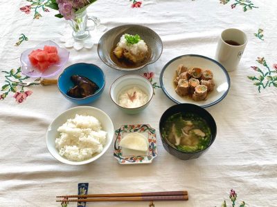 野菜の肉巻いちじくの揚げ出し長芋と茗荷の酢の物ナスの焼き浸し香の物みそ汁デザート　すいか ぶどうの木 デイサービス from Instagram