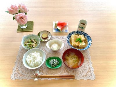 揚げ出し豆腐蒸し鶏ときゅうりのサラダ山芋と茗荷の酢の物さつまいもの甘露煮みそ汁香の物デザート スイカ ぶどうの木 デイサービス from Instagram