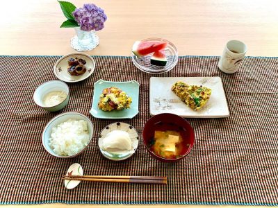 とり卵プルーンの豚肉巻コーンとゴーヤとちくわのかき揚げ長芋、茗荷の酢の物香の物みそ汁デザート　すいか ぶどうの木 デイサービス from Instagram
