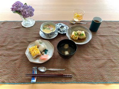 押し寿司２種鯛、ツナのそぼろ茶碗蒸し揚げ出し豆腐吸い物デザート　フルーツゼリー ぶどうの木 デイサービス from Instagram