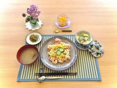 ばら寿司茶碗蒸しオクラの和え物とろろの吸い物デザート　マンゴーゼリー、練乳かけ ぶどうの木 デイサービス from Instagram