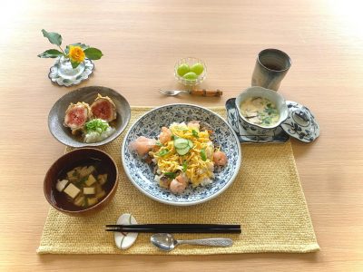 ばら寿司茶碗蒸しいちじくの揚げ出し吸い物デザートマスカット ぶどうの木 デイサービス from Instagram