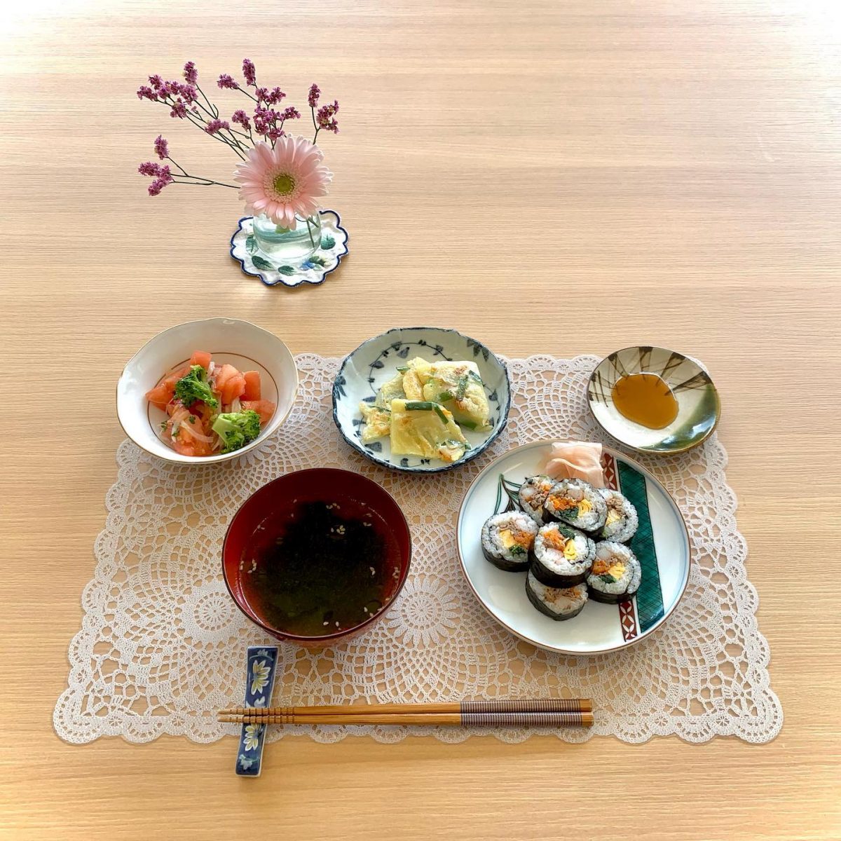 キムパチヂミトマトのサラダわかめスープデザート ミックスジュース ぶどうの木 デイサービス from Instagram