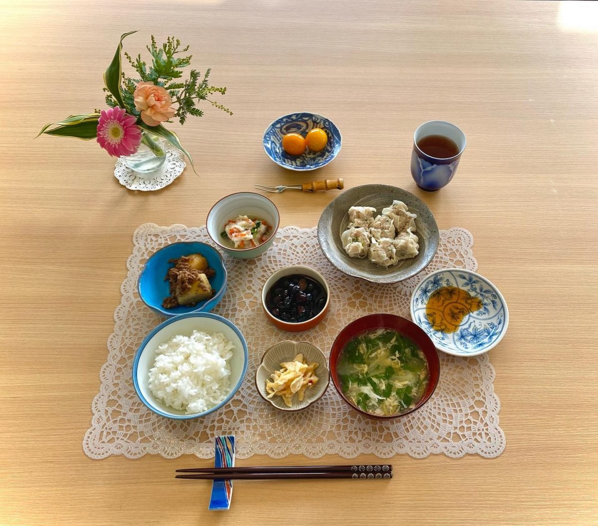 焼売じゃがいものそぼろ煮大根おろし和え黒豆香の物コーンと菊菜、ネギ、卵のスープデザート金柑の甘煮 ぶどうの木 デイサービス from Instagram